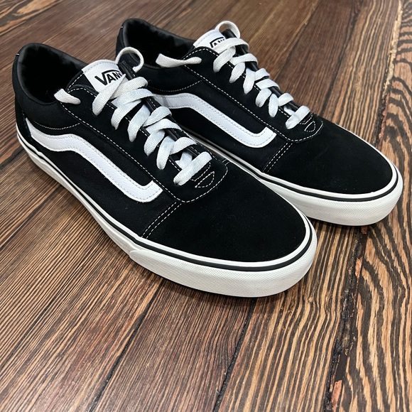 Vans Old Skool Shoes Black and White - Picture 1 of 9